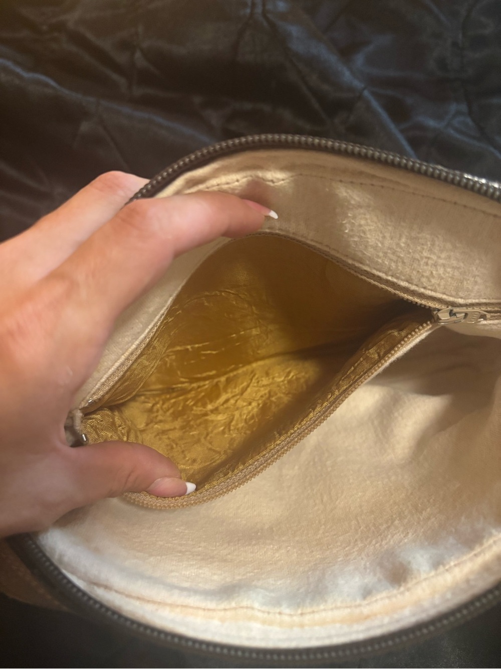Pre-Loved Gucci Cosmetic Pouch - Picture 7 of 12